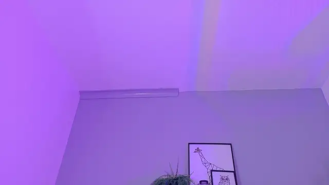 Snapshot of KendalMilleer chatting on October 2025 10:17:01 AM KendalMilleer online show from October 2025 10:17:01 AM