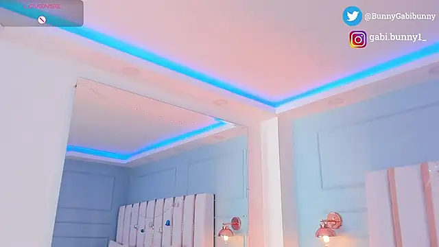 gabi bunny online show from December 2025 05:17:02 PM