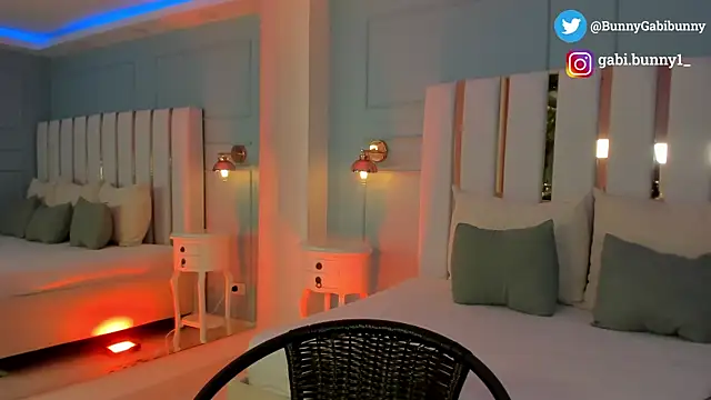 gabi bunny online show from October 2025 05:42:02 PM