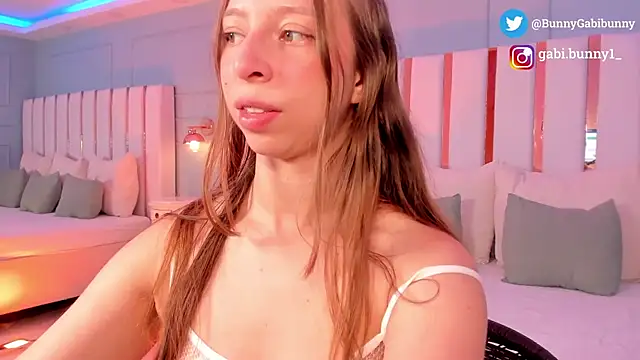 gabi bunny online show from October 2025 05:02:01 PM