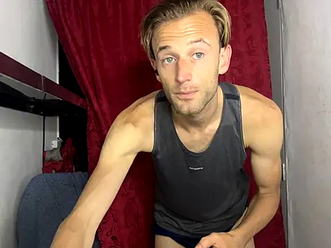 Snapshot of aquilesmade chatting on October 2025 04:08:01 PM aquilesmade online show from October 2025 04:08:01 PM