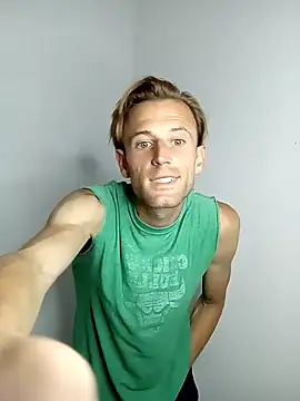 Snapshot of aquilesmade chatting on October 2025 01:04:02 AM aquilesmade online show from October 2025 01:04:02 AM