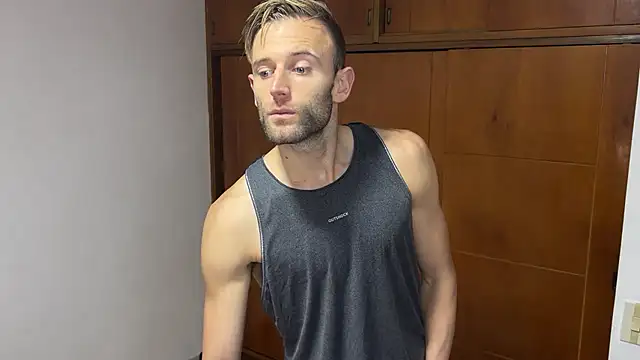 Snapshot of aquilesmade chatting on December 2024 04:18:01 PM aquilesmade online show from December 2024 04:18:01 PM