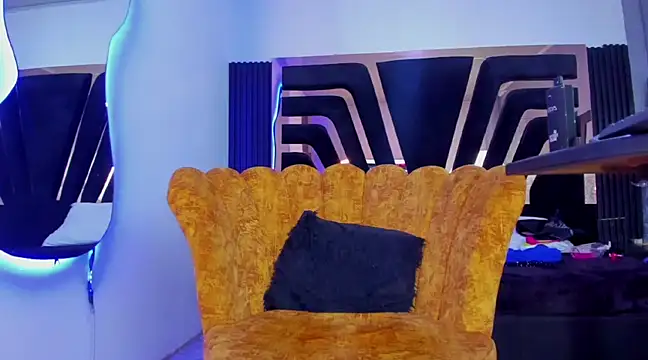 Snapshot of licyEvans chatting on February 2025 11:04:02 PM licyEvans online show from February 2025 11:04:02 PM