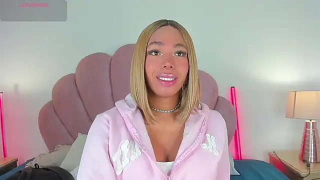 Nicole Paradise online show from March 2026 12:33:02 PM