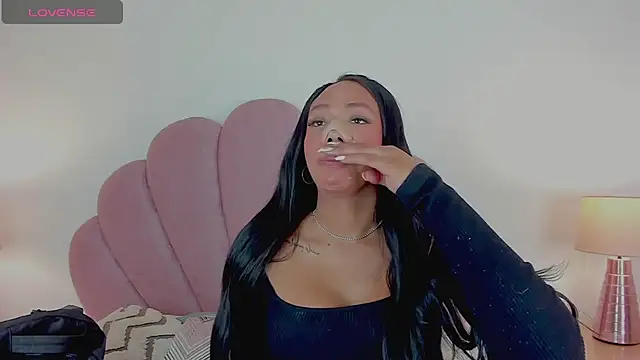 Nicole Paradise online show from October 2025 12:17:01 PM