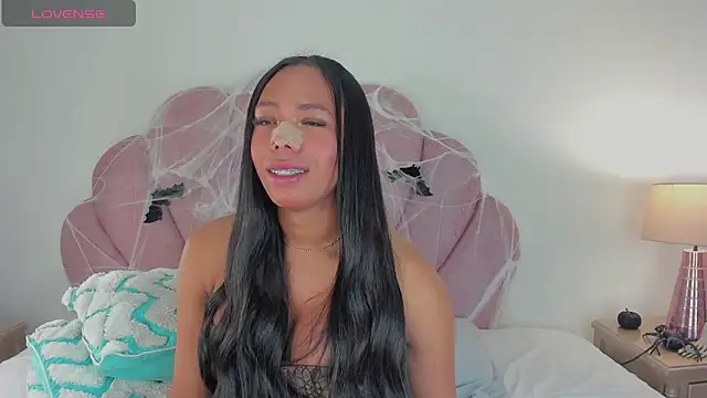 Nicole Paradise online show from October 2025 12:02:02 PM