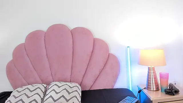 Nicole Paradise online show from January 2026 12:31:01 PM