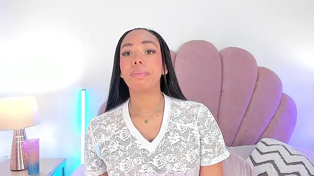 Nicole Paradise online show from December 2025 12:52:02 PM