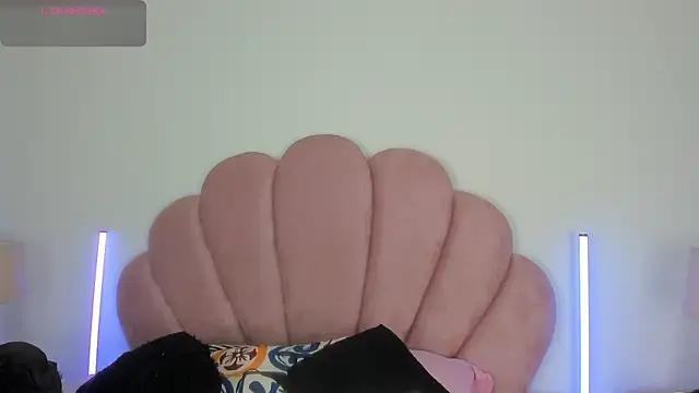 Nicole Paradise online show from May 2026 01:30:01 PM