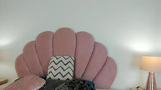 Snapshot of Nicole_Paradise chatting on November 2025 12:27:02 PM Nicole Paradise online show from November 2025 12:27:02 PM