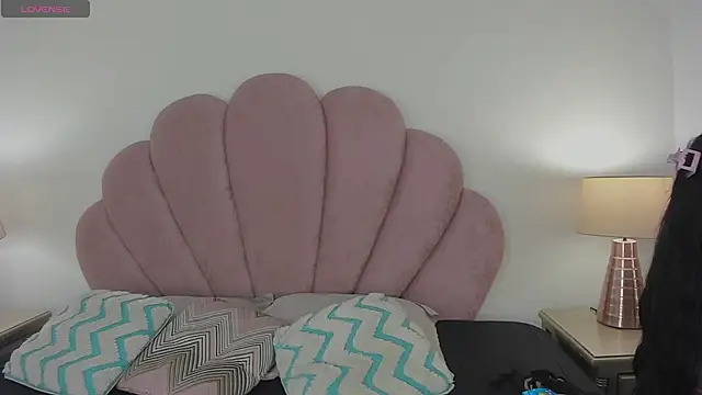 Nicole Paradise online show from September 2025 12:28:02 PM
