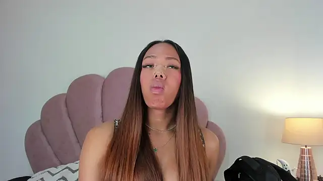 Snapshot of Nicole_Paradise chatting on October 2025 12:04:01 PM Nicole Paradise online show from October 2025 12:04:01 PM