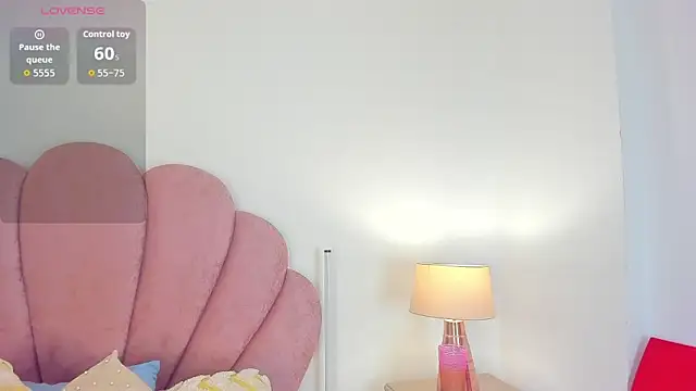 Nicole Paradise online show from February 2026 01:01:02 PM