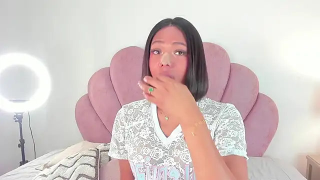 Snapshot of Nicole_Paradise chatting on November 2025 12:30:01 PM Nicole Paradise online show from November 2025 12:30:01 PM