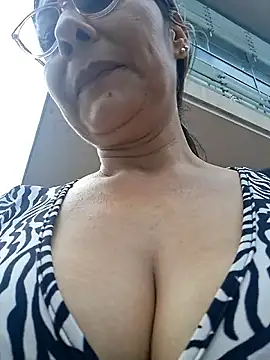 Mia-funny20 online show from February 2026 08:08:01 PM