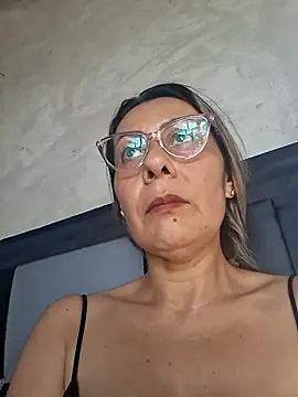 Mia-funny20 online show from April 2026 08:37:02 PM