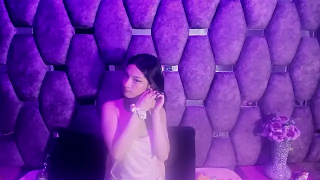 Snapshot of Aurora_18 chatting on October 2025 02:27:02 PM Aurora 18 online show from October 2025 02:27:02 PM