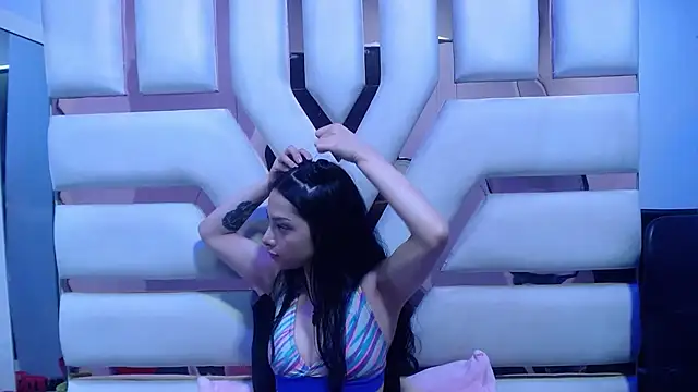 Snapshot of Aurora_18 chatting on September 2025 01:51:01 PM Aurora 18 online show from September 2025 01:51:01 PM