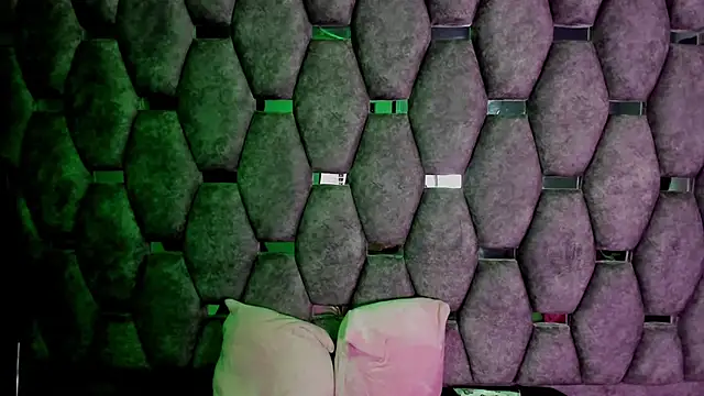 Snapshot of Aurora_18 chatting on November 2025 02:38:01 PM Aurora 18 online show from November 2025 02:38:01 PM