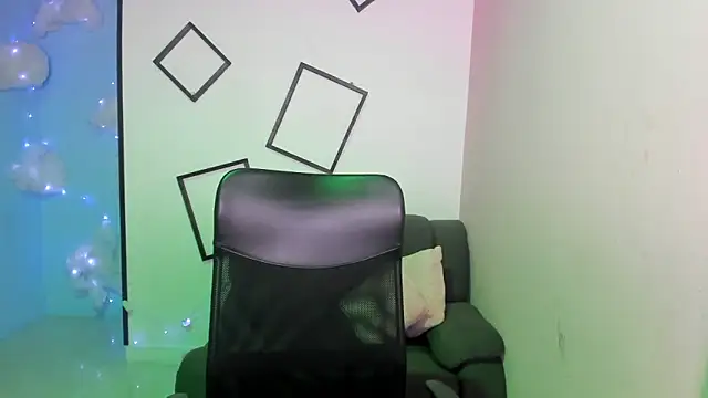 Snapshot of Aurora_18 chatting on October 2025 02:49:01 PM Aurora 18 online show from October 2025 02:49:01 PM