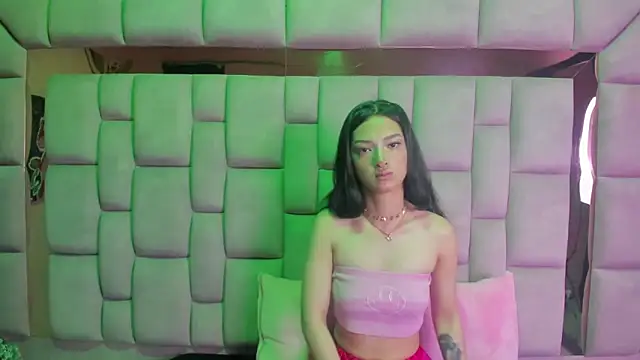 Snapshot of Aurora_18 chatting on November 2025 02:32:01 PM Aurora 18 online show from November 2025 02:32:01 PM