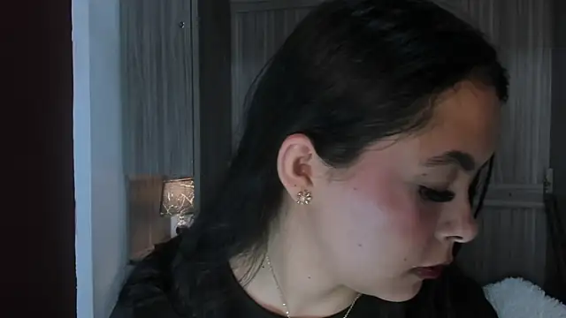 valerymeyerr online show from April 2026 12:01:01 PM