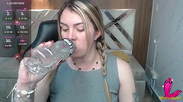 Snapshot of Paula_b_ chatting on July 2026 01:10:02 PM Paula b online show from July 2026 01:10:02 PM