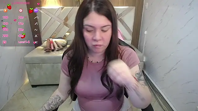 Paula b  online show from October 2025 12:41:02 PM