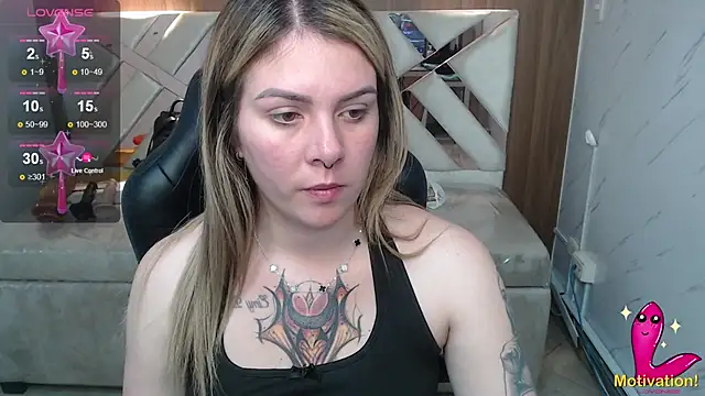 Snapshot of Paula_b_ chatting on July 2026 01:00:02 PM Paula b online show from July 2026 01:00:02 PM