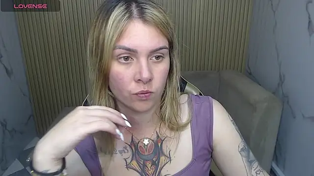 Snapshot of Paula_b_ chatting on June 2026 01:16:01 PM Paula b online show from June 2026 01:16:01 PM