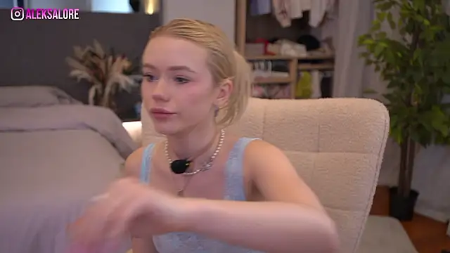 LexieLoree online show from March 2026 03:06:01 AM