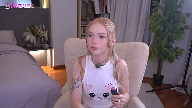 LexieLoree online show from May 2026 03:02:01 AM