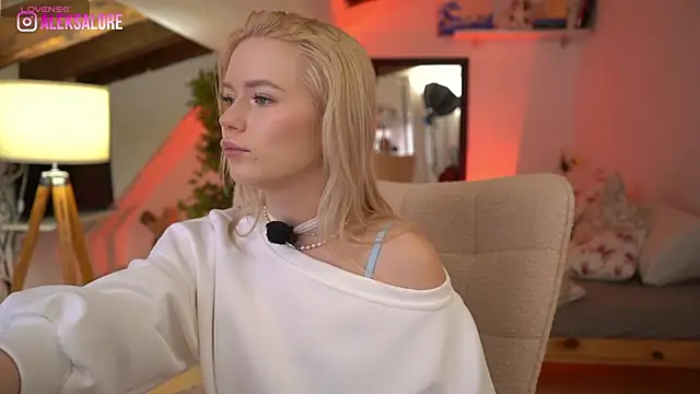 LexieLoree online show from February 2026 04:11:02 AM