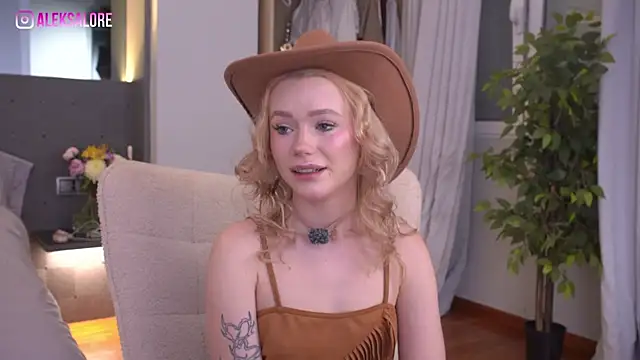 Snapshot of LexieLoree chatting on June 2026 03:01:01 AM LexieLoree online show from June 2026 03:01:01 AM