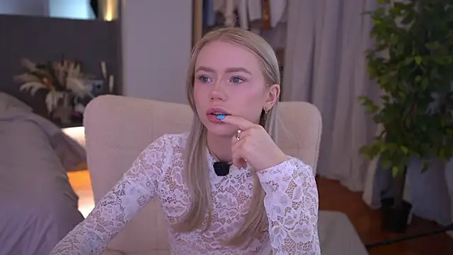 LexieLoree online show from April 2026 02:40:02 AM