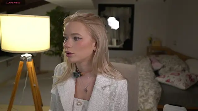 LexieLoree online show from November 2025 04:01:01 AM