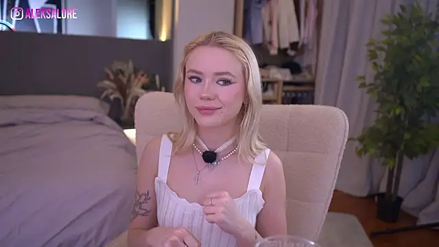 LexieLoree online show from March 2026 03:19:01 AM