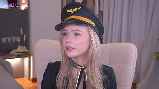 LexieLoree online show from May 2026 03:01:02 AM