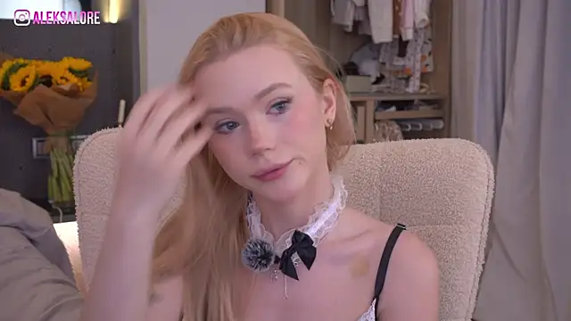 Snapshot of LexieLoree chatting on July 2026 03:11:01 AM LexieLoree online show from July 2026 03:11:01 AM