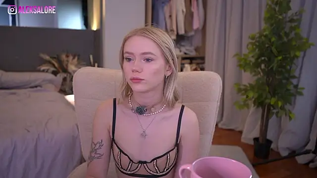 LexieLoree online show from March 2026 03:18:01 AM