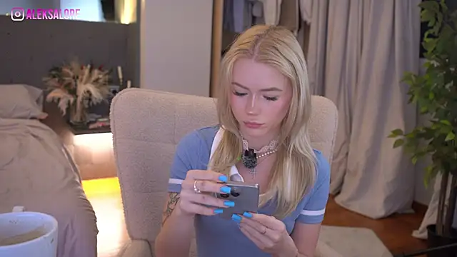 LexieLoree online show from April 2026 02:36:02 AM