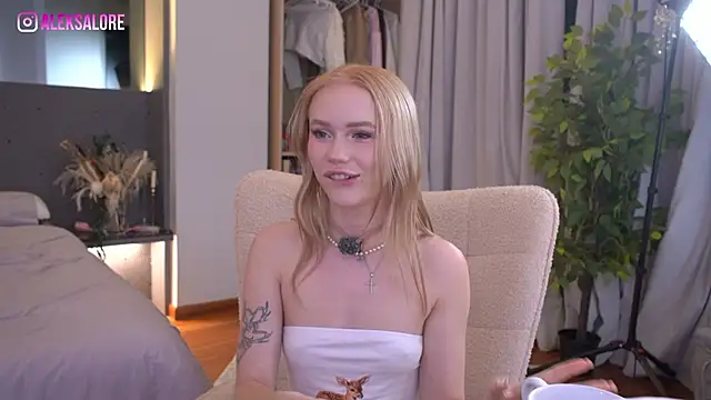 LexieLoree online show from May 2026 03:15:01 AM
