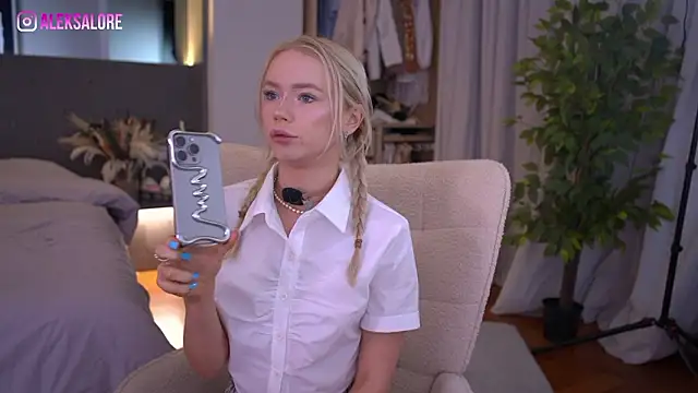 LexieLoree online show from March 2026 02:35:01 AM