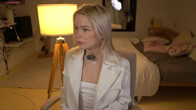 LexieLoree online show from November 2025 04:05:02 AM