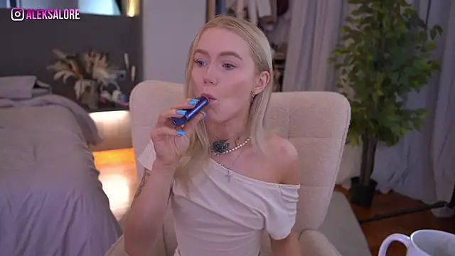 LexieLoree online show from April 2026 02:35:01 AM