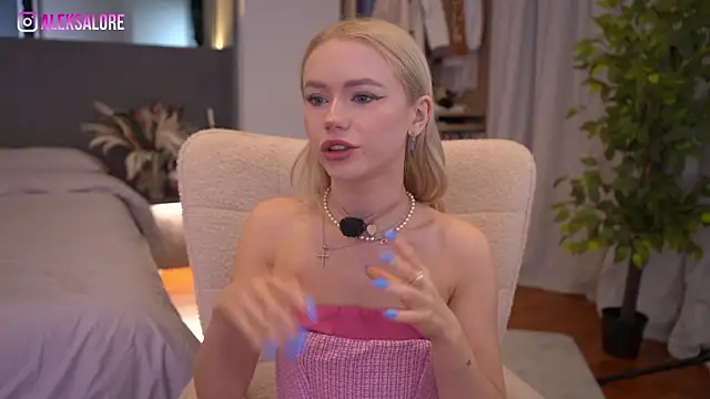 LexieLoree online show from March 2026 02:35:01 AM