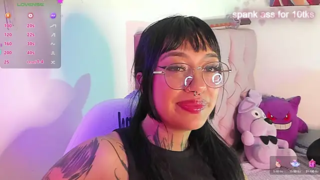 Snapshot of Akari1_Mischief chatting on January 2025 04:23:01 AM Akari1 Mischief online show from January 2025 04:23:01 AM