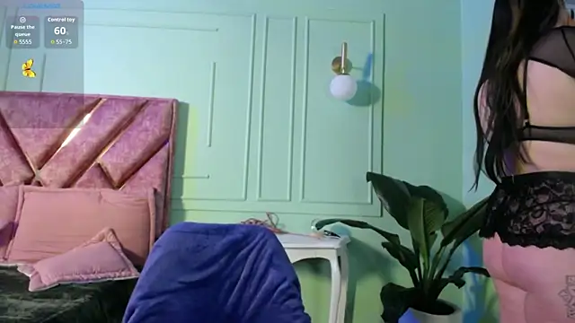 Layna cold online show from November 2025 12:53:01 PM