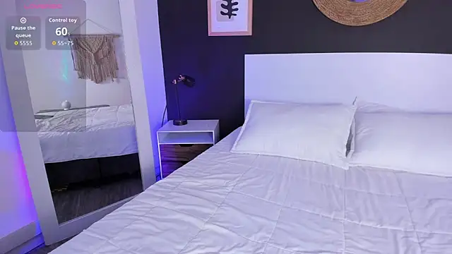 VioletPaket online show from March 2026 01:13:01 PM